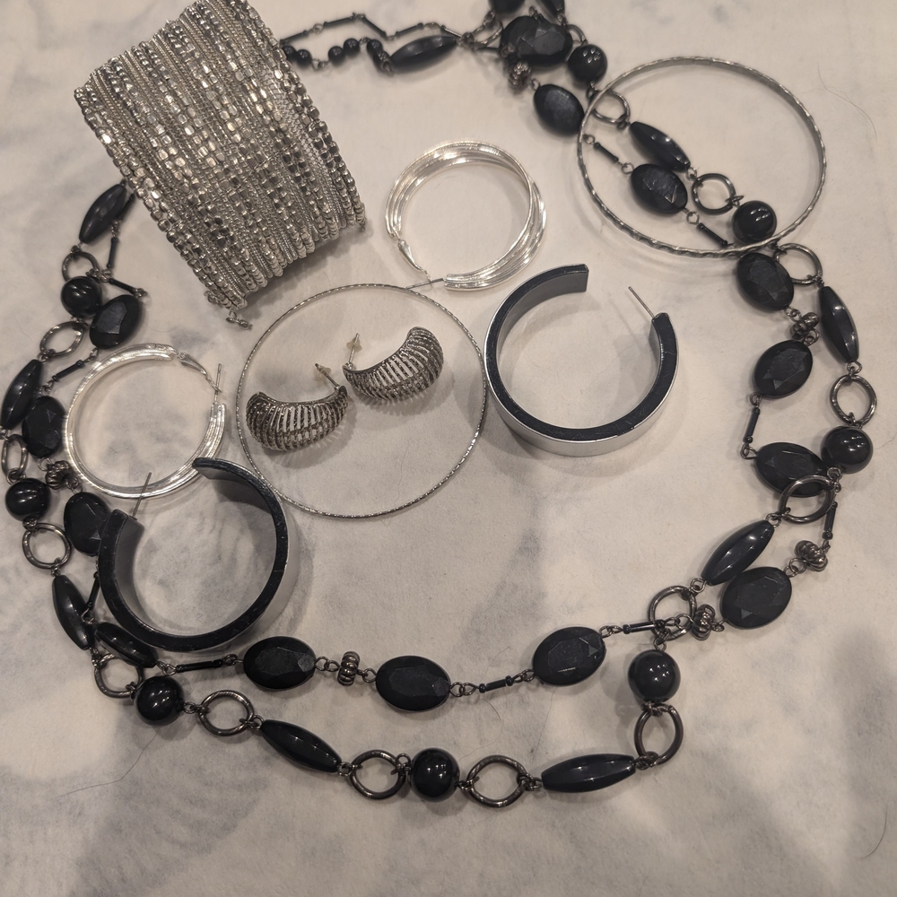 Black and Silver Jewelry Set